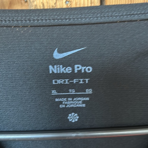 Women’s long sleeve Nike top - Picture 2 of 4